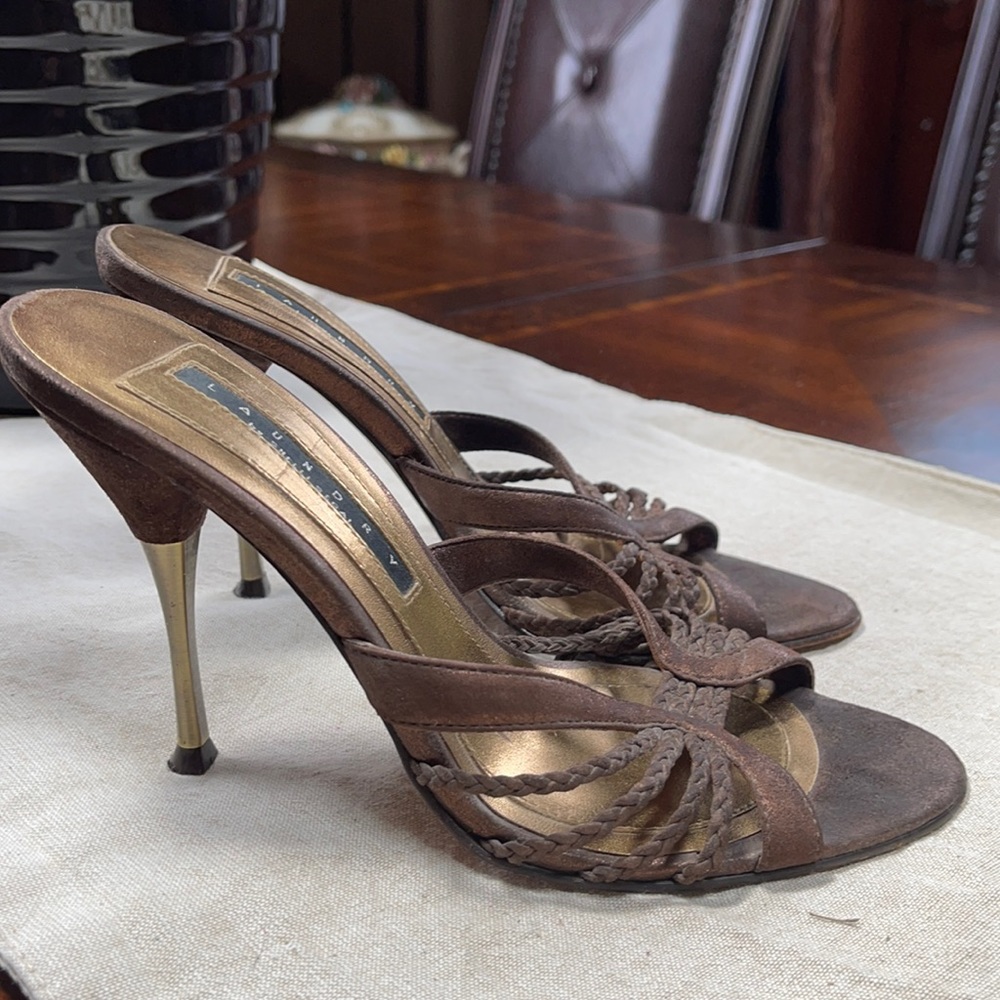 LAUNDRY by Shelli Segal Heels